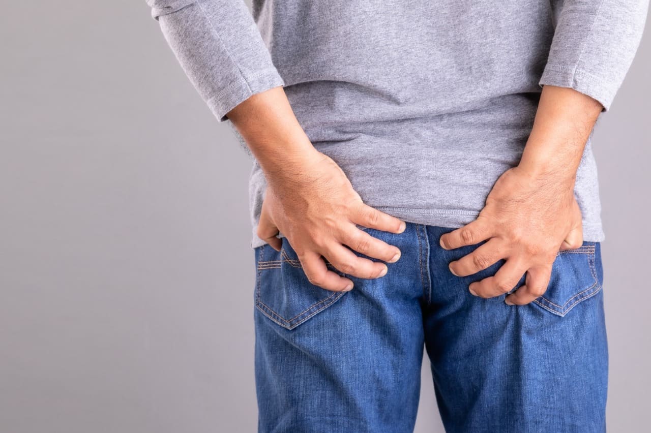 Top signs of piles in Indore including bleeding pain and swelling in hemorrhoids