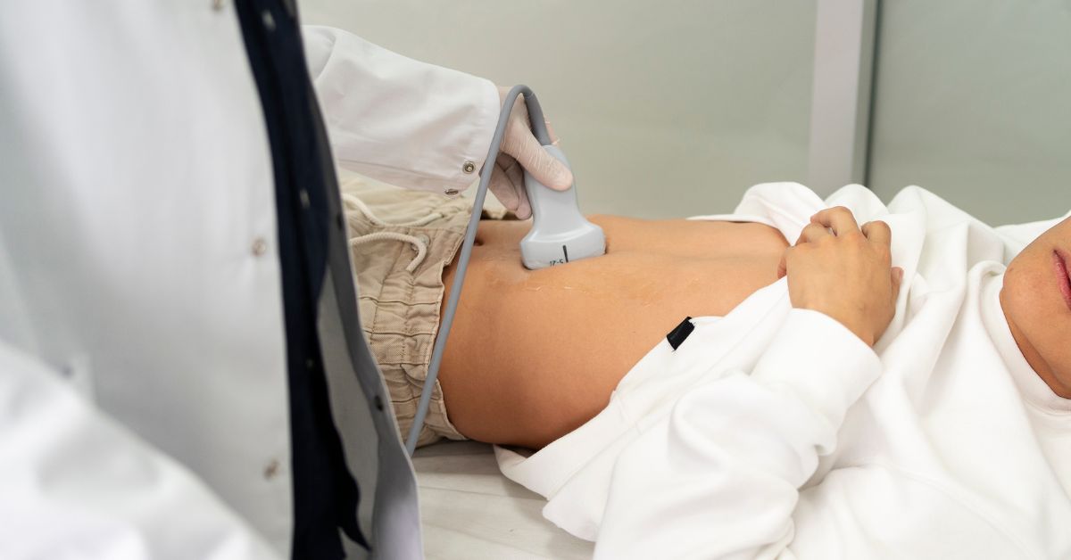 Patient consulting a doctor for hernia treatment without major surgery in Indore using advanced minimally invasive techniques.